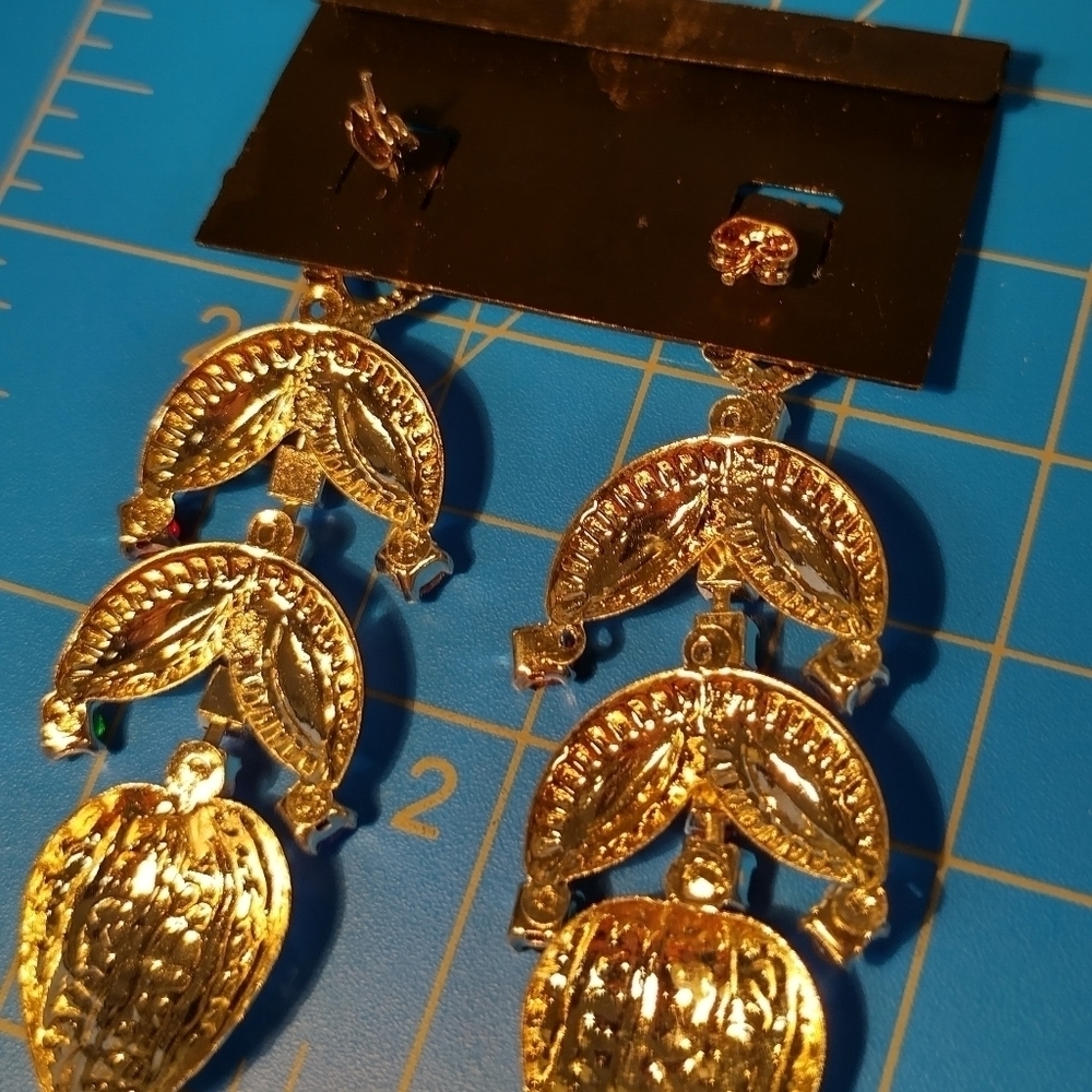 ๐3/$12 9 Pairs of BNWT Earrings Bundle! Various Styles, All For Pierced Ears. - Picture 3 of 15
